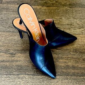 NEW Calvin Klein Grecia leather mule